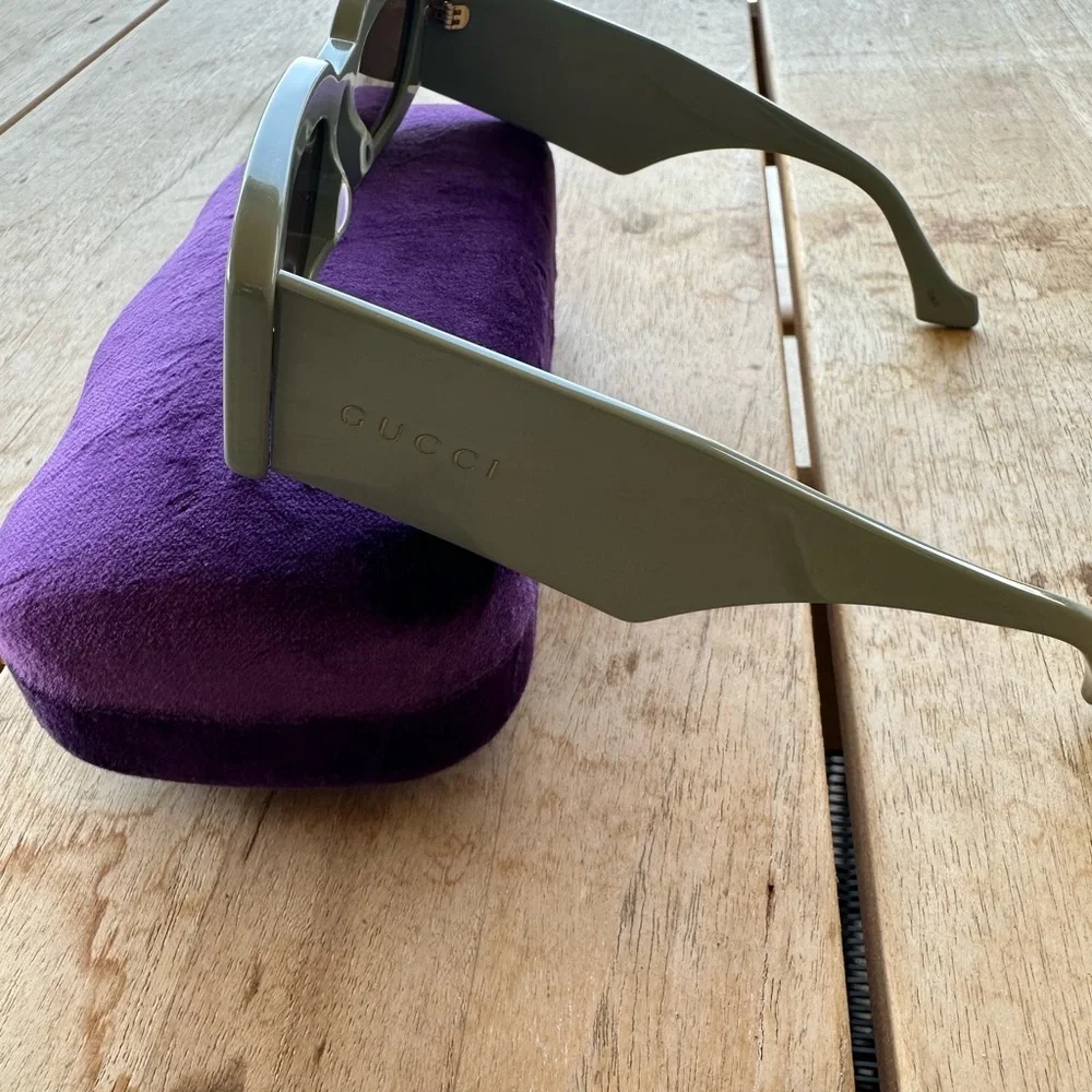 Gucci Sunglasses - Picture 5 of 6